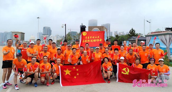 红木家具造型优美 雕画精心